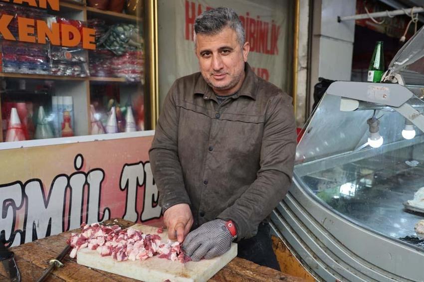 Adana’da kemikli karkas etin kilosu 330, kemiksiz etin kilosu ise 390 liradan satılıyor