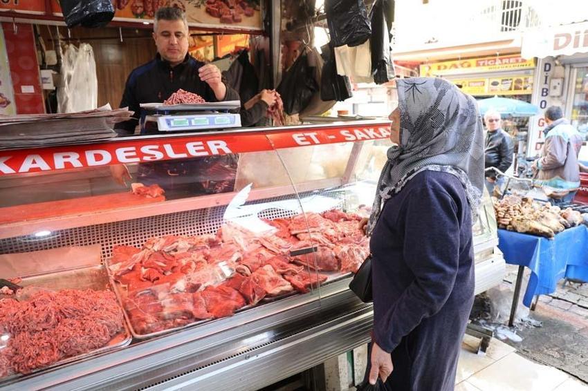 Adana’da kemikli karkas etin kilosu 330, kemiksiz etin kilosu ise 390 liradan satılıyor