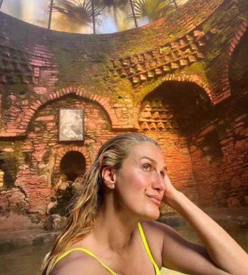 Tuğba Özay’dan Serenay Sarıkaya’ya: Oyunculuk kariyerine başladı maalesef