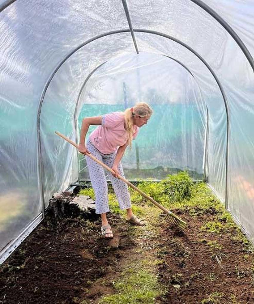 Tuğba Özay’dan Serenay Sarıkaya’ya: Oyunculuk kariyerine başladı maalesef