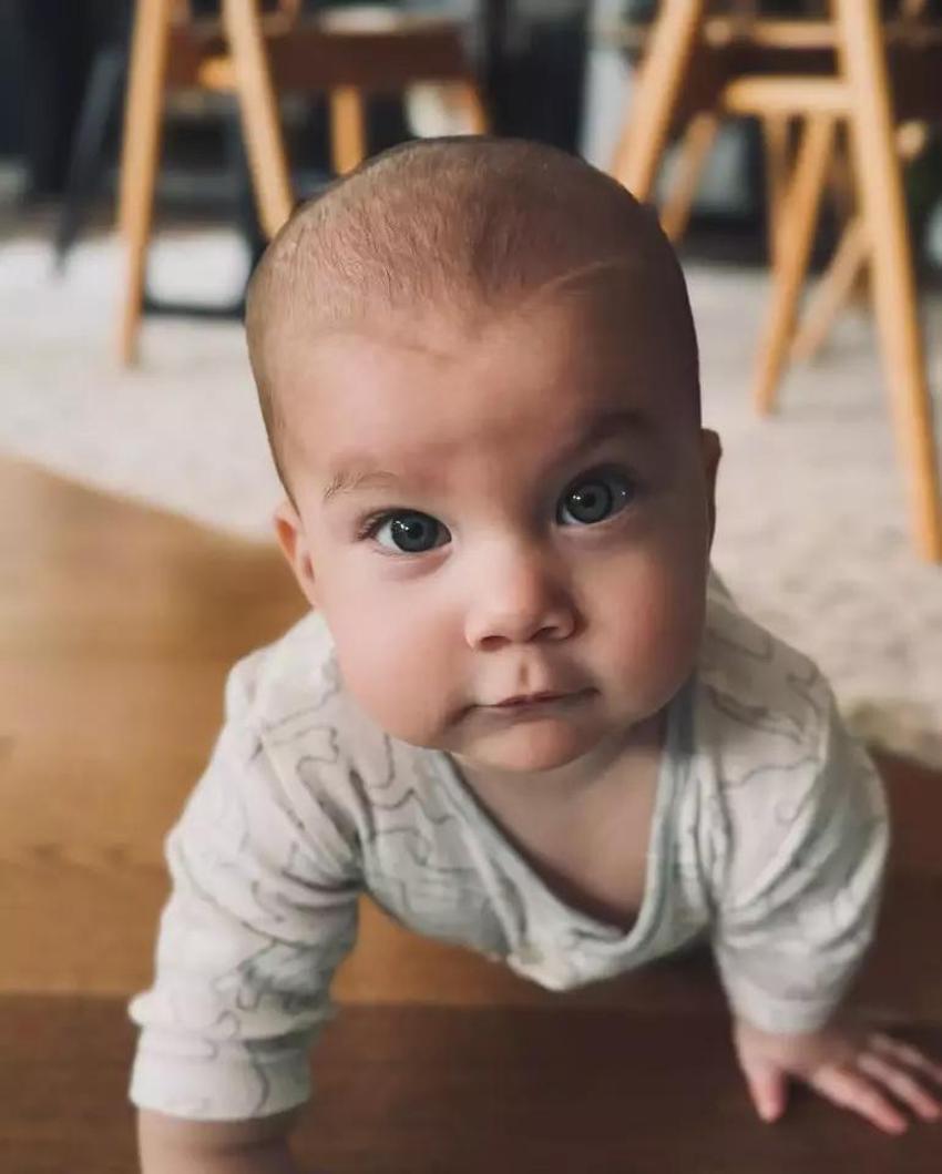 Aslı Enver kızının yüzünü gösterdi! Elay bebek kendisine hayran bıraktı