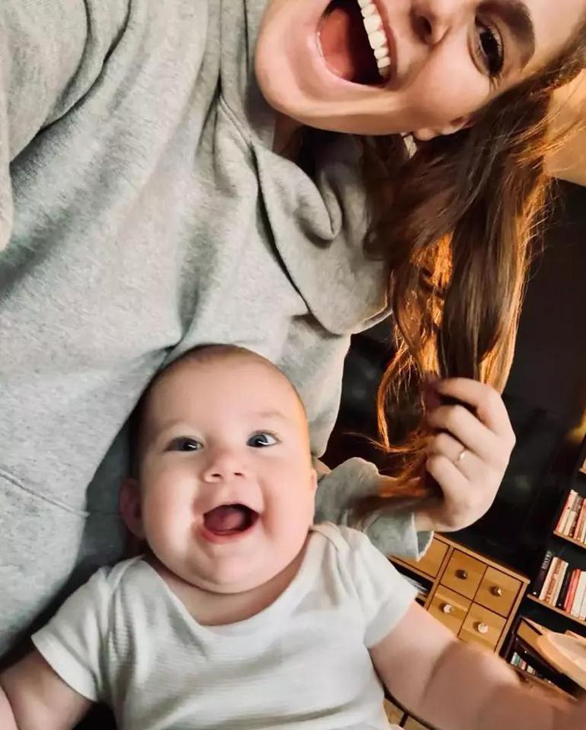 Aslı Enver kızının yüzünü gösterdi! Elay bebek kendisine hayran bıraktı