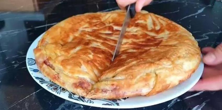 Sahurda tok tutan hamur işi tarifi: Zahmetsiz börek tavada kolayca yapılır; mide yakmaz susatmaz!