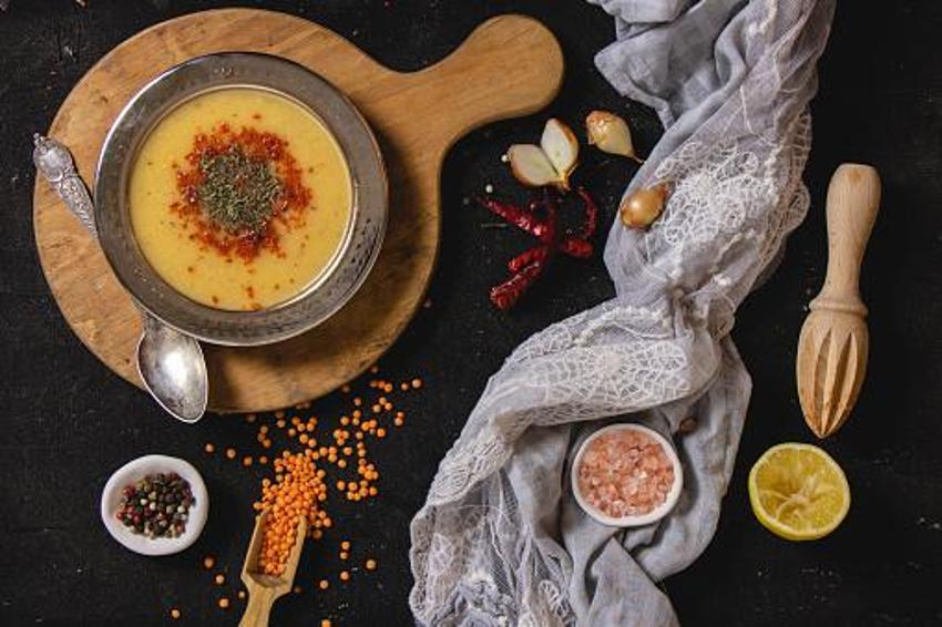 İftara çorba ile başlamak sindirimi kolaylaştırıyor! İşte tok tutan besinler 