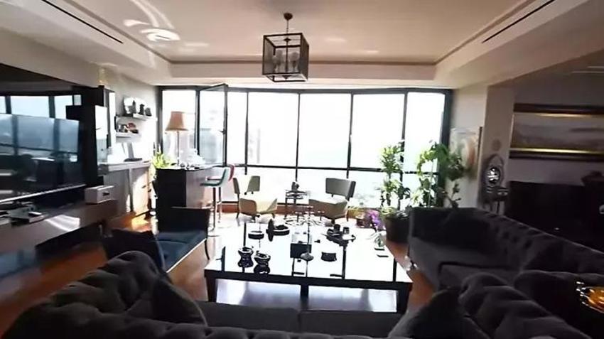 Ünlü şarkıcının 4+1 muhteşem evi! Boydan boya camla kaplı 