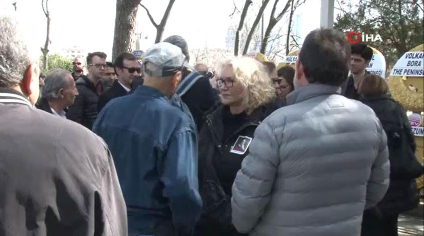 Kayhan Yıldızoğlu'nun cenazesinde gerginlik! Şener Şen bağırarak tepki gösterdi