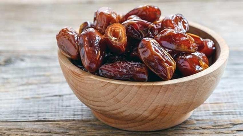 Sahurda süt içilir mi susatır mı? Sahurda hurma ve süt sünnet mi? Peygamber Efendimiz sahurda ne yerdi?