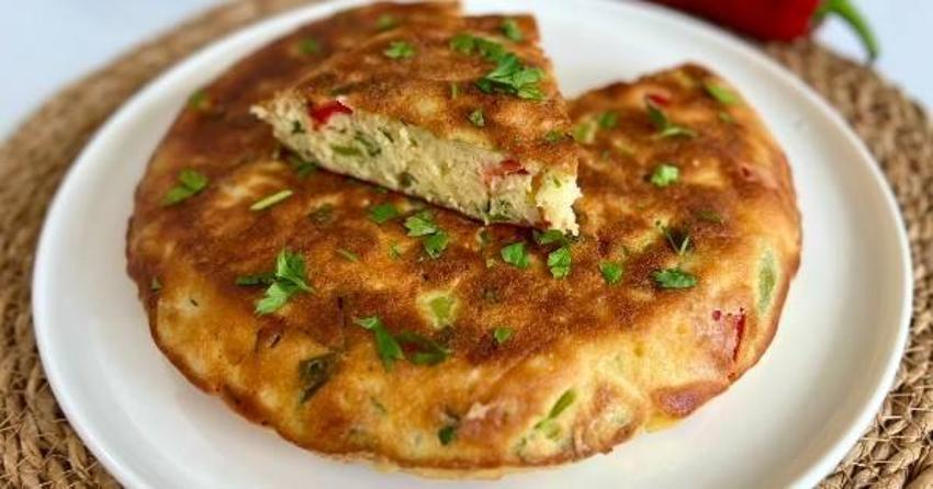 Sahurda çay hazır olana kadar: Patatesi acıktırmaz, fırında değil hemen tavada yapılır! Patatesli tuzlu kek tarifi