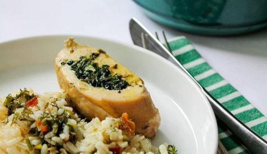 İftara ne pişirsem - 4: Ramazan'ın dördüncü günü iftar sofrasında Mercimek, Ispanaklı Tavuk Dolma, gavurdağı salatası var! Tatlı da şekerpare...