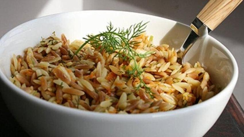 İftara ne pişirsem - 4: Ramazan'ın dördüncü günü iftar sofrasında Mercimek, Ispanaklı Tavuk Dolma, gavurdağı salatası var! Tatlı da şekerpare...