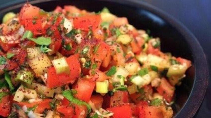 İftara ne pişirsem - 4: Ramazan'ın dördüncü günü iftar sofrasında Mercimek, Ispanaklı Tavuk Dolma, gavurdağı salatası var! Tatlı da şekerpare...