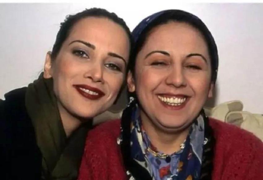 22 yıl sonra aynı pozu verdiler! Bir elmanın yarısı Janset Paçalı ve Günay Karacaoğlu buluştu