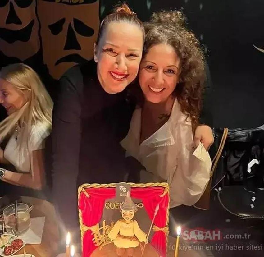 22 yıl sonra aynı pozu verdiler! Bir elmanın yarısı Janset Paçalı ve Günay Karacaoğlu buluştu