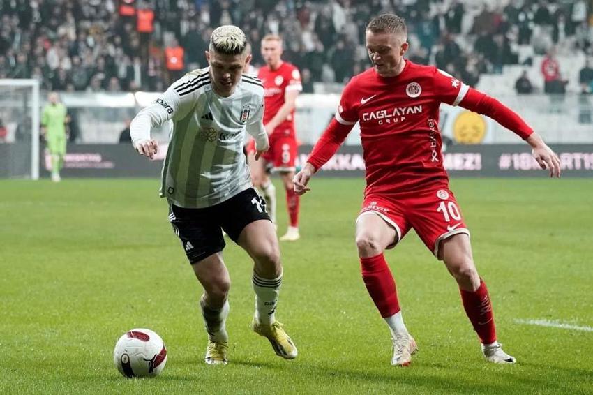 Beşiktaş'a Fernando Santos önerisi ve hakem eleştirisi: 'Hemen gezdirin! Normal değil'