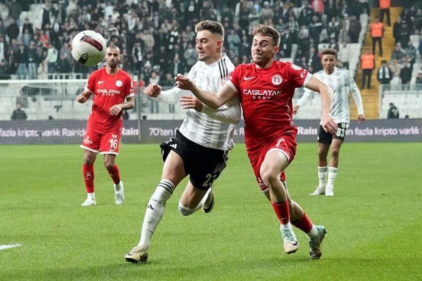 Beşiktaş'a Fernando Santos önerisi ve hakem eleştirisi: 'Hemen gezdirin! Normal değil'