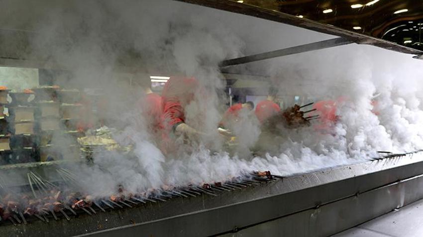 Esnafın yüzü Ramazan’da güldü! 'Kebap milli yiyeceğimiz'