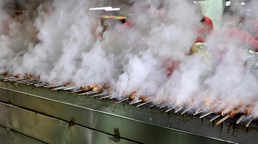 Esnafın yüzü Ramazan’da güldü! 'Kebap milli yiyeceğimiz'