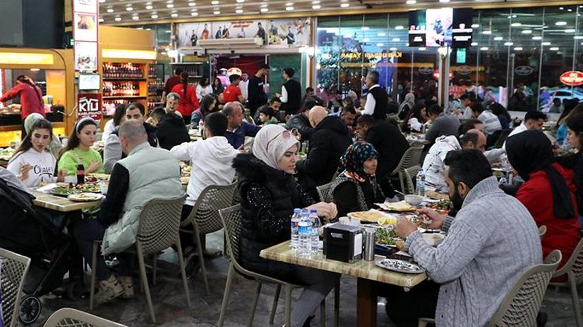 Esnafın yüzü Ramazan’da güldü! 'Kebap milli yiyeceğimiz'