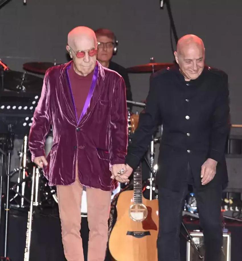 MFÖ'den Özkan'sız ilk konser! 'Bir sene önce bu salondaydı'
