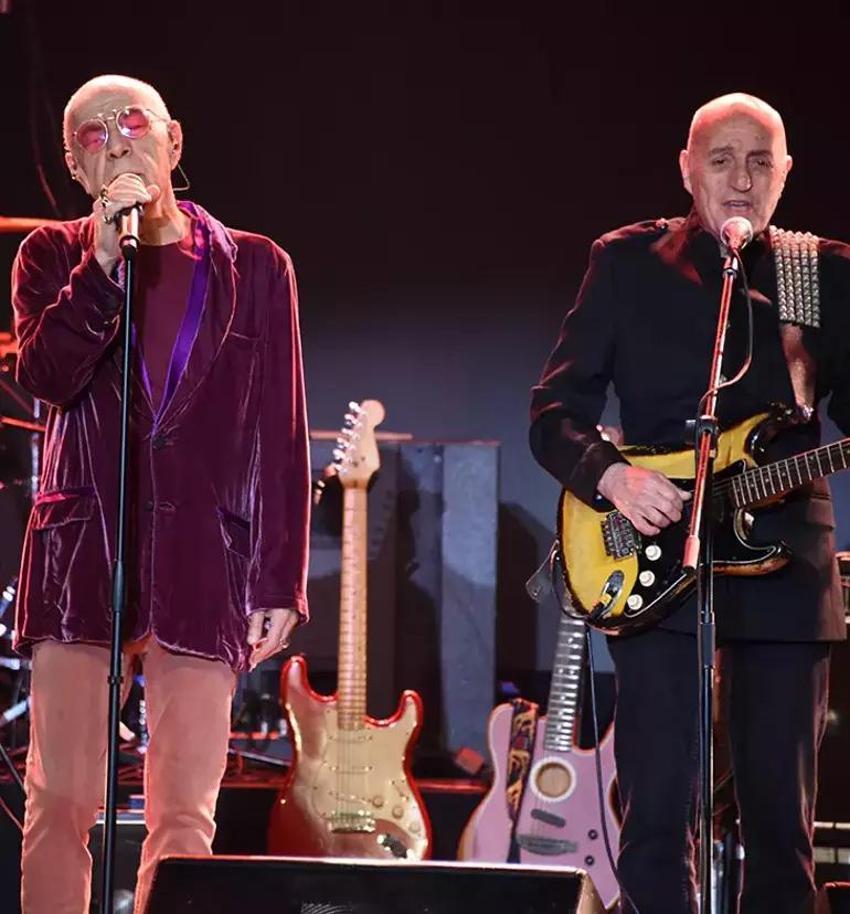 MFÖ'den Özkan'sız ilk konser! 'Bir sene önce bu salondaydı'