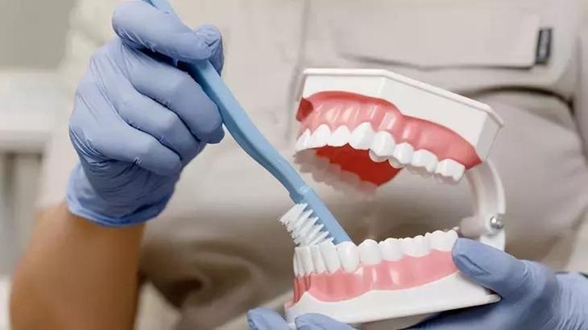 Diş çürüğünü bitiren 8 yöntem var: En hızlı etki eden Hindistan cevizinin süresi 20 dakikayı geçmiyor