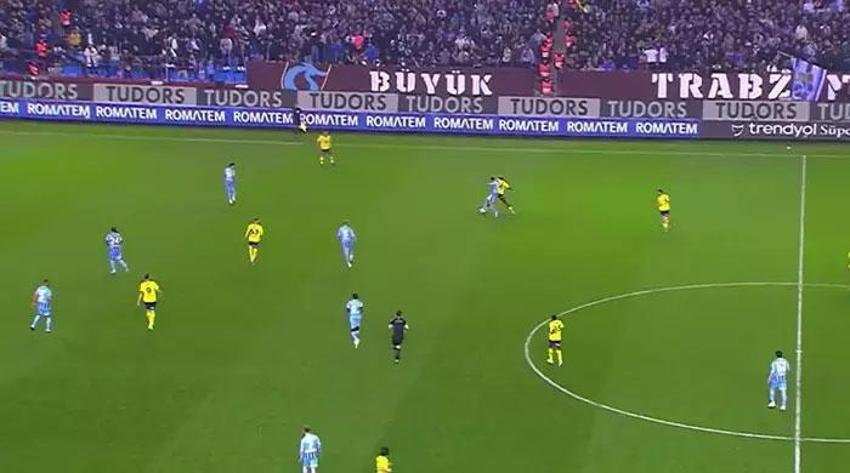 Trabzonspor-Fenerbahçe maçında tartışmalı pozisyonlar, penaltı kararı ve golden önce faul itirazları...