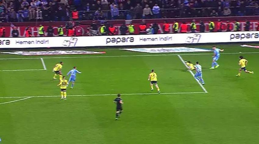Trabzonspor-Fenerbahçe maçında tartışmalı pozisyonlar, penaltı kararı ve golden önce faul itirazları...