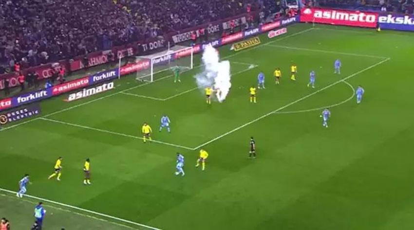 Trabzonspor-Fenerbahçe maçında tartışmalı pozisyonlar, penaltı kararı ve golden önce faul itirazları...