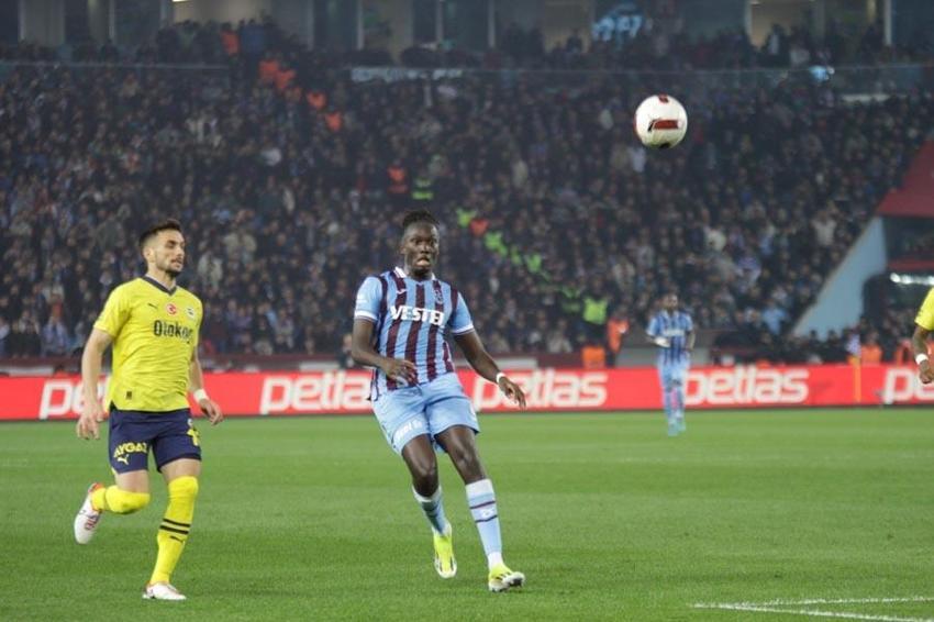 Trabzonspor-Fenerbahçe maçında tartışmalı pozisyonlar, penaltı kararı ve golden önce faul itirazları...