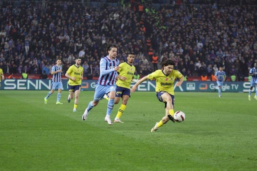 Trabzonspor-Fenerbahçe maçında tartışmalı pozisyonlar, penaltı kararı ve golden önce faul itirazları...