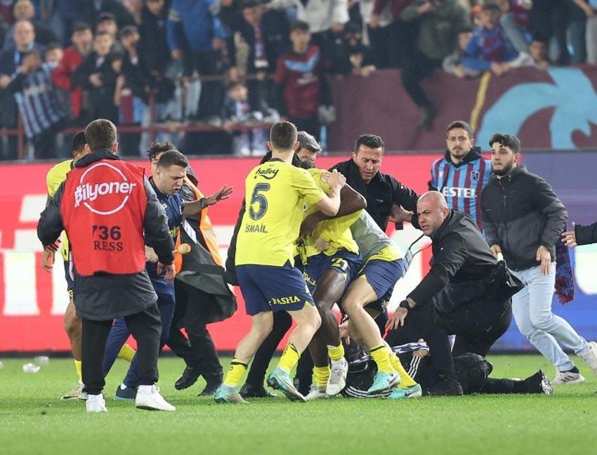 Trabzonspor - Fenerbahçe maçında sahaya ilk giren maskeli taraftar ilgili çarpıcı detaylar ortaya çıktı