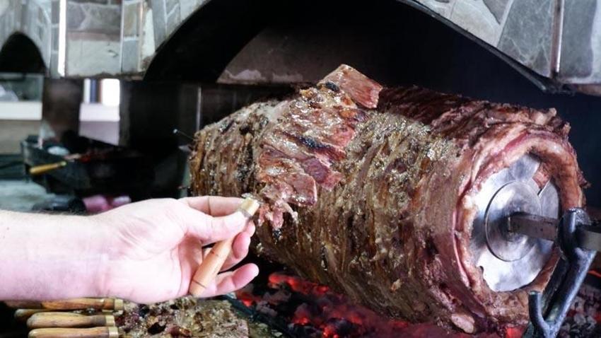 Erzurum'un eşsiz lezzeti cağ kebapı iftar sofralarının da vazgeçilmezi