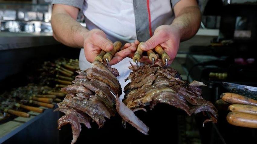 Erzurum'un eşsiz lezzeti cağ kebapı iftar sofralarının da vazgeçilmezi