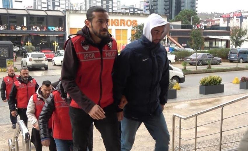 Trabzonspor-Fenerbahçe maçı sonrası sahaya giren şüphelilerden 5'i tutuklandı! İşte maskesli taraftarın ilk ifadesi