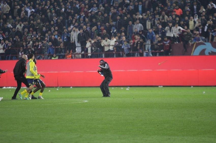 Trabzonspor-Fenerbahçe maçı sonrası sahaya giren şüphelilerden 5'i tutuklandı! İşte maskesli taraftarın ilk ifadesi