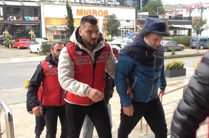 Trabzonspor-Fenerbahçe maçı sonrası sahaya giren şüphelilerden 5'i tutuklandı! İşte maskesli taraftarın ilk ifadesi