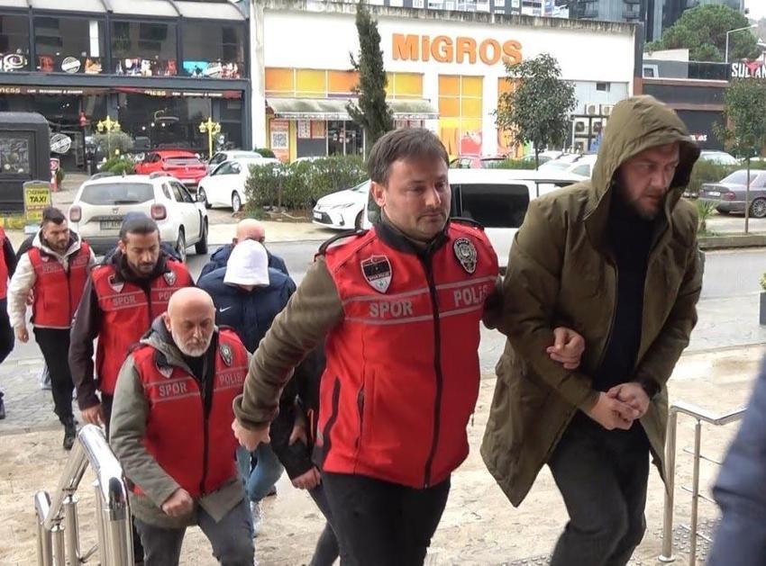 Trabzonspor-Fenerbahçe maçı sonrası sahaya giren şüphelilerden 5'i tutuklandı! İşte maskesli taraftarın ilk ifadesi