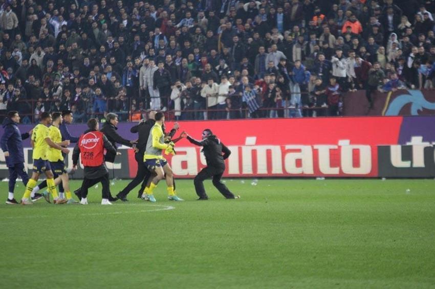 Trabzonspor-Fenerbahçe maçı sonrası sahaya giren şüphelilerden 5'i tutuklandı! İşte maskesli taraftarın ilk ifadesi