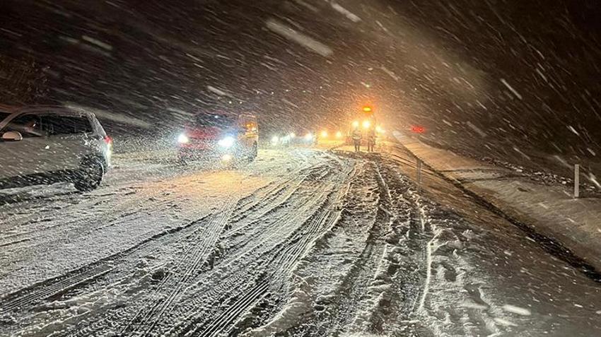 Kar yağışı geri dönüyor! Lapa lapa yağacak, saatler sonra başlıyor, İstanbul için alarm verildi