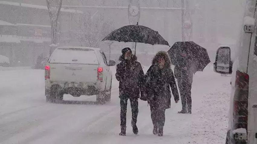 Yoğun kar ve sağanak yağışlar geliyor! Kar yağacak illeri Meteoroloji tek tek uyardı...