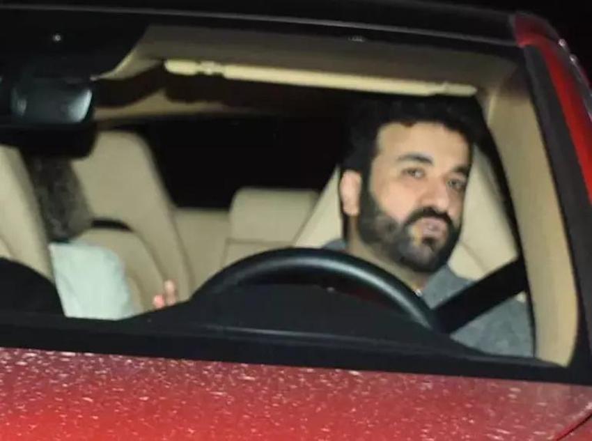 Hasan Can Kaya etek giyer misin sorusuna kahkahayla cevap verdi!