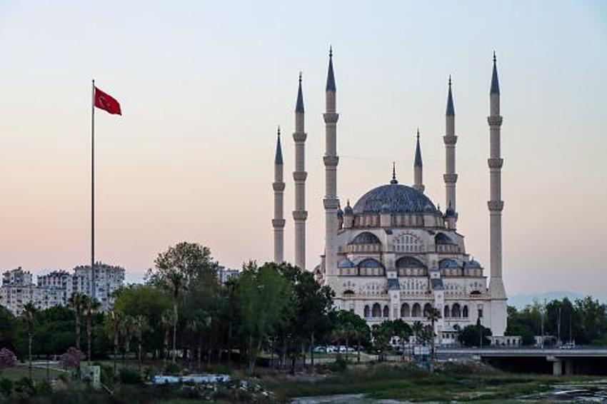 Türk edebiyatının mihenk taşı Adana yazın dünyasına ilham veriyor
