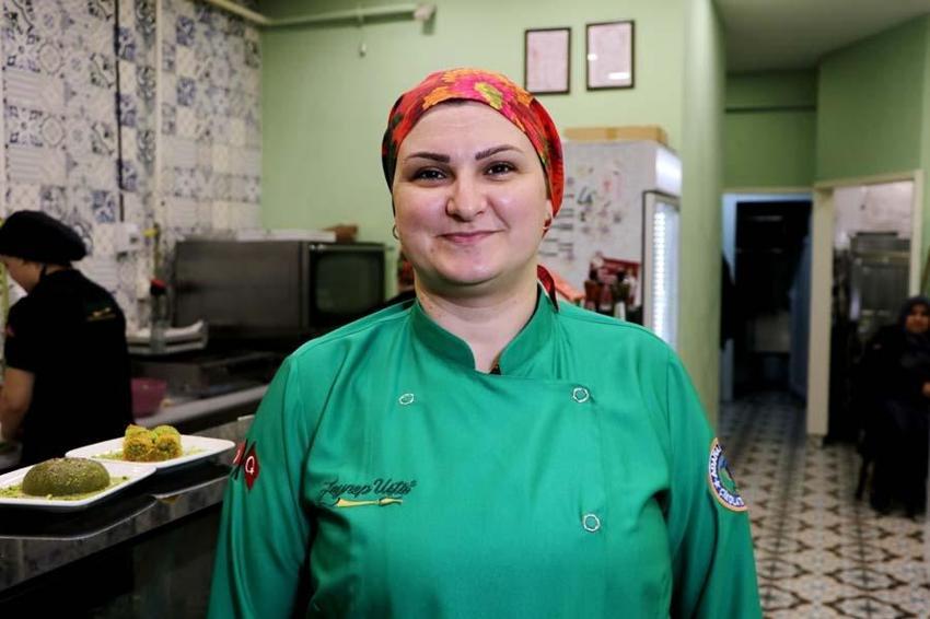 İftar sonrası tatlıcılara akın ediyorlar! Boş masa kalmıyor