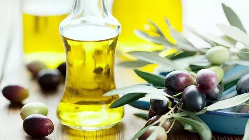 Kulak kirini bunlar tetikliyor: Zeytinyağı ve su karışım sadece bir çözüm! İşte kulak temizliği yöntemleri
