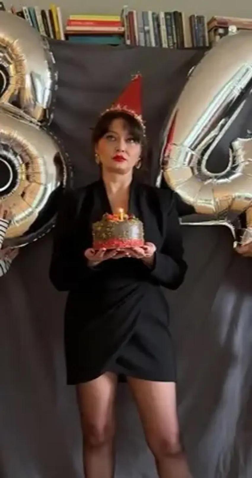 Nurgül Yeşilçay'dan hayranlarını güldüren yeni yaş paylaşımı