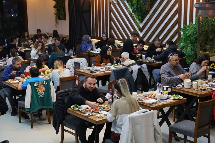 Büryan iftarda hem gözü hem de mideyi doyuruyor! “İnsanlar orucunu büryan ile açıyor”