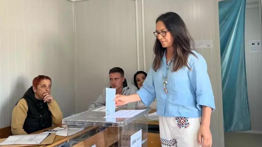  Ünlü isimler sandık başında! 
