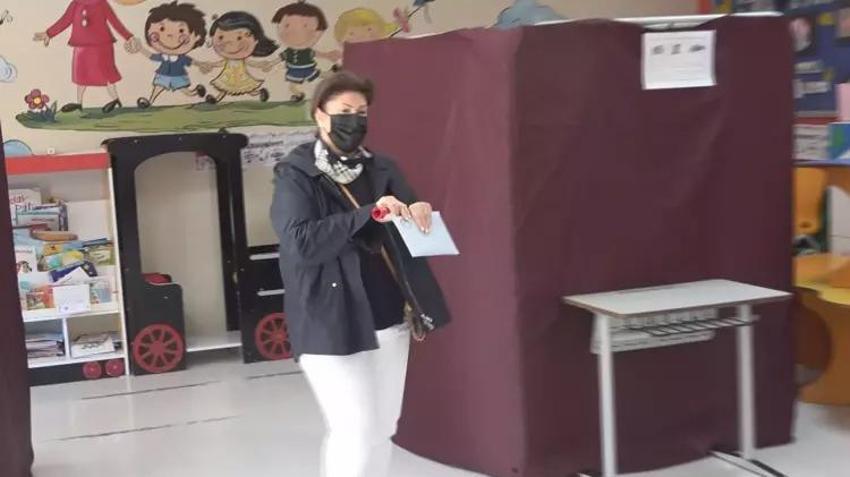  Ünlü isimler sandık başında! 