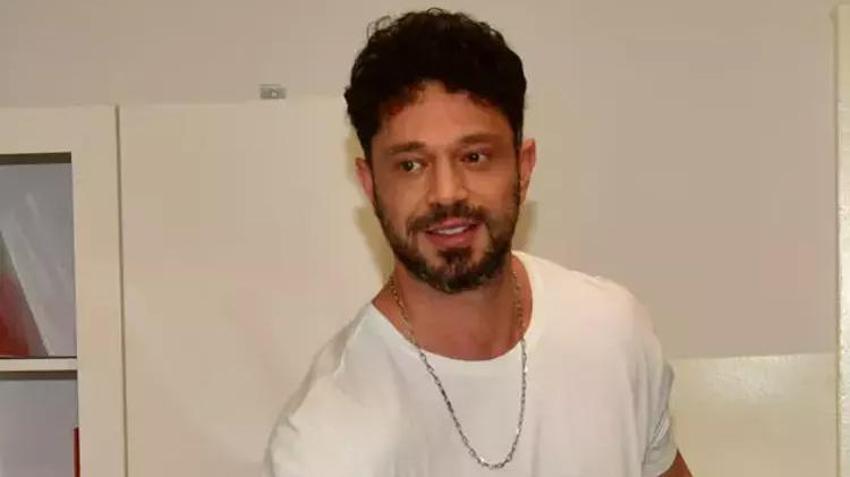 Hande Erçel oy kullanmaya Hakan Sabancı'nın VIP aracıyla geldi! Ünlü isimler sandık başında