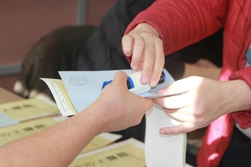 O şehirde fark 1 kişiye kadar düştü! 31 Mart yerel seçimlerinde kıran kırana yarış orada yaşandı! Kazanan ise...